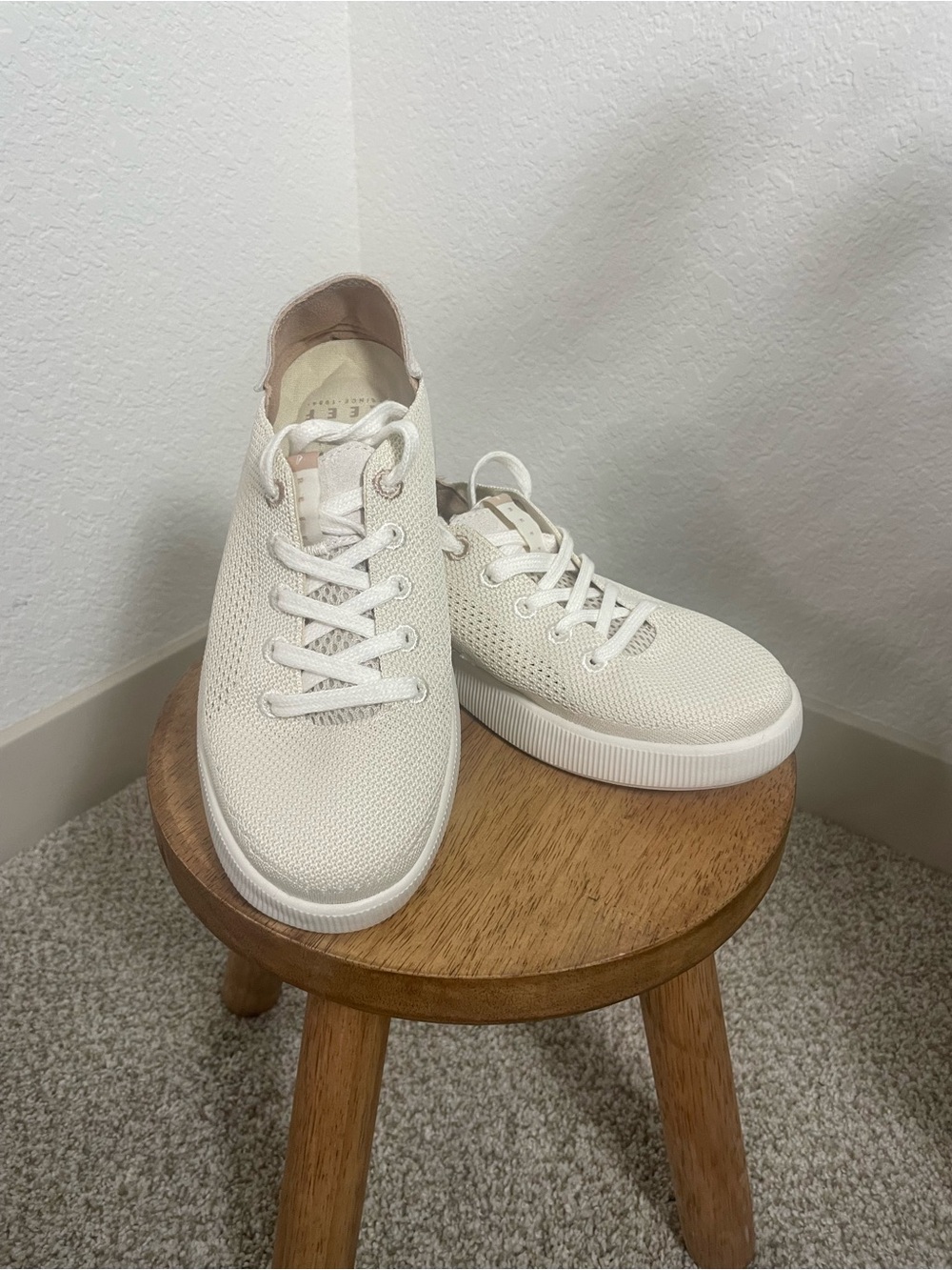 REEF Womenโs Neptune Knit Sneakers โ Size 7